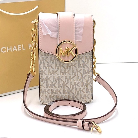 Michael Kors Carmen Small Logo
Smartphone Crossbody VANILLA/ Pink signature - Picture 2 of 15